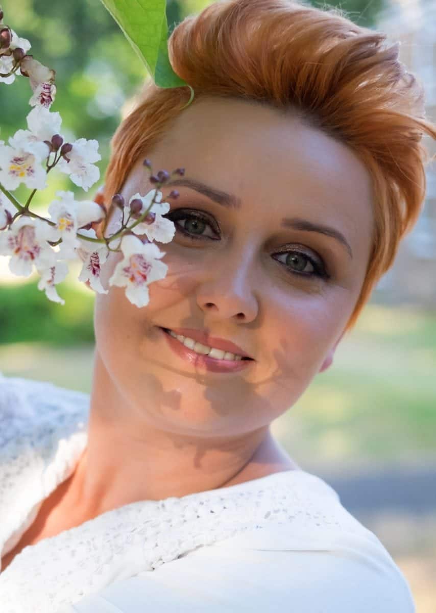 Bride looks fresh-faced in my favourite summer make-up products